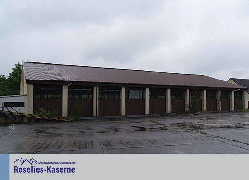 Roselies Kaserne, Sporthalle, mit kleinem Anbau und Sanitätsräumen, Metallfenster und Sonnenschutzglas by floriankipping