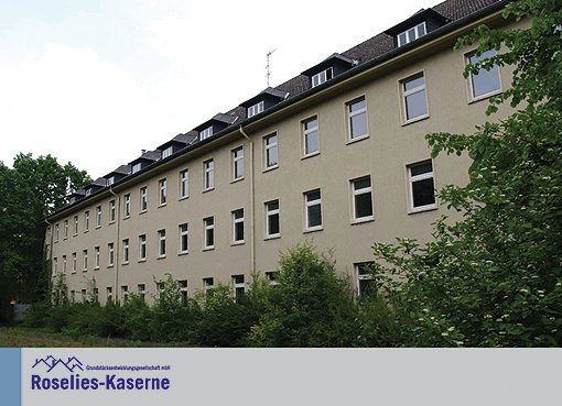 Roselies Kaserne, Unterkunftsgebäude, Mannschaftsgebäude, dreigeschossig mit Dach und Unterkellerung by floriankipping