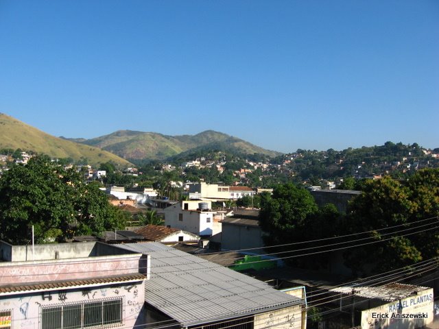 Serra de Madureira - Vista de Mesquita - RJ by Erick Aniszewski