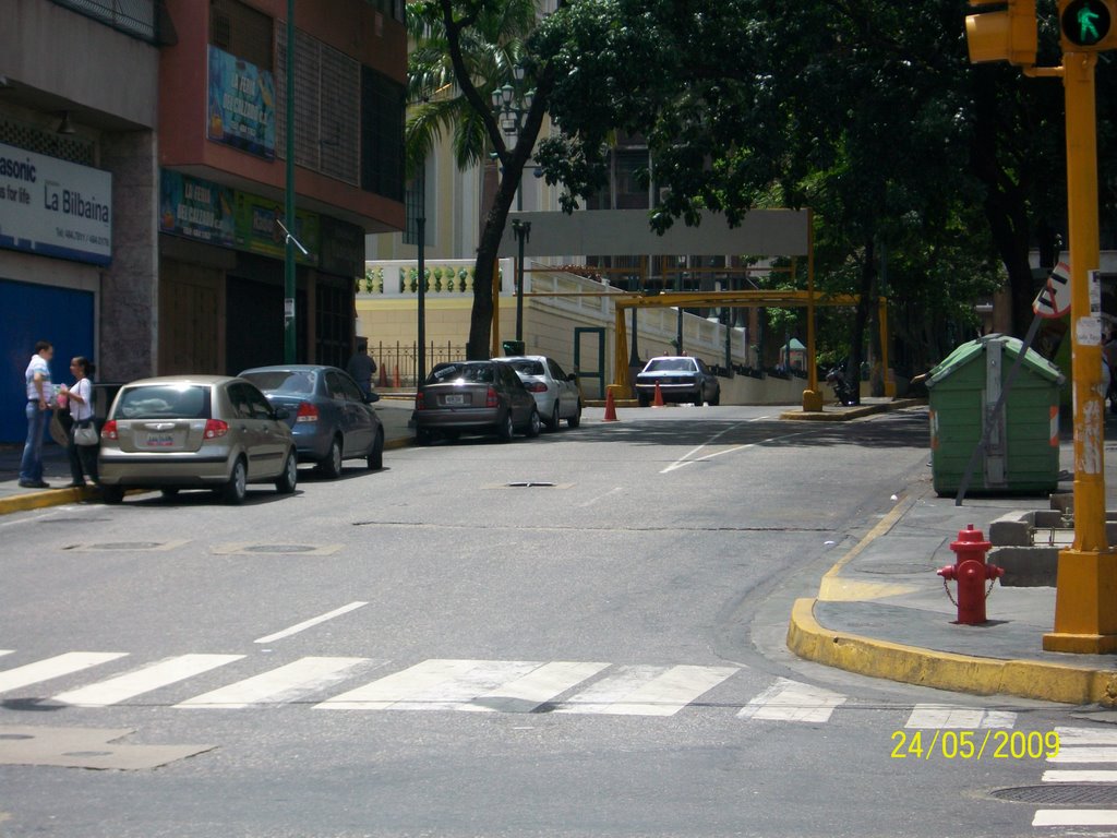 Esquina Reducto con Av. Lecuna, Santa Teresa, Caracas by Oscar J. Camero