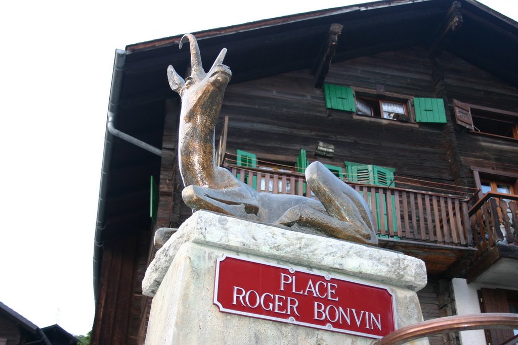 Icogne - fontaine Roger Bonvin, ancien président de la Confédération Suisse by Charly-G. Arbellay