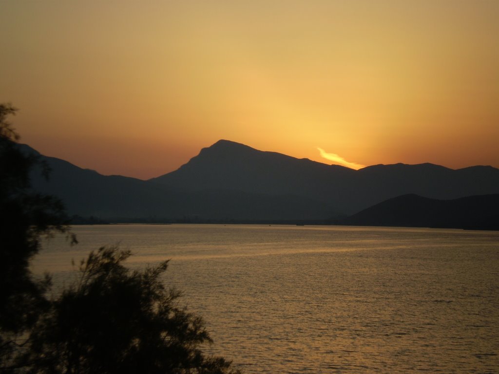 Ηλιοβασίλεμα από το Hotel image Poros by tasos.giannikopoulos