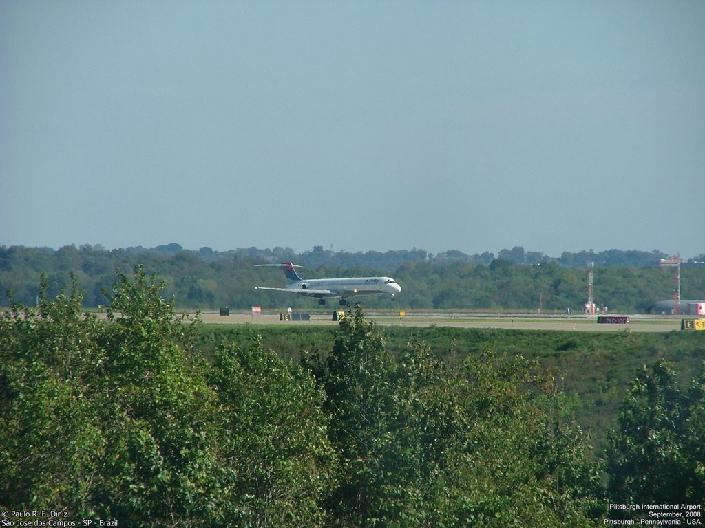 Pittsburgh Airport - Smart Landing on 28C Runway by Paulo Diniz