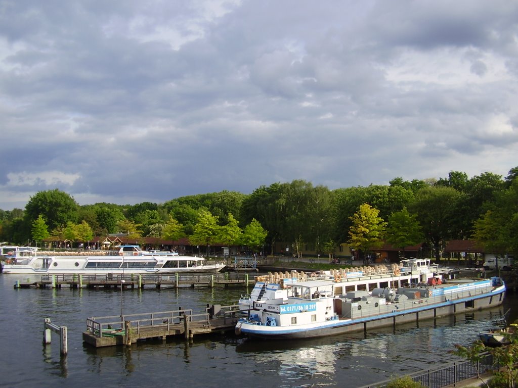 Treptower Hafen by Walid Lotfy 73