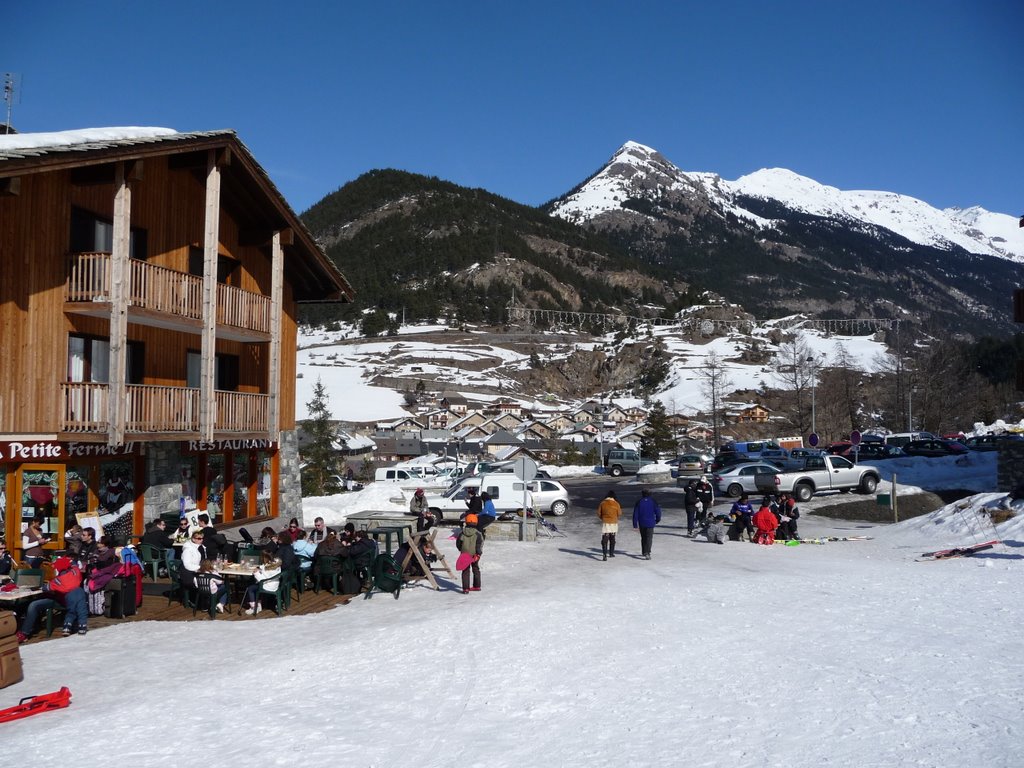 Pied des pistes à Termignon, Val-Cenis. by J.Hache