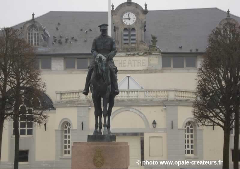 Statue Maréchal Douglas Haig à Montreuil-sur-Mer by dédiéOnet