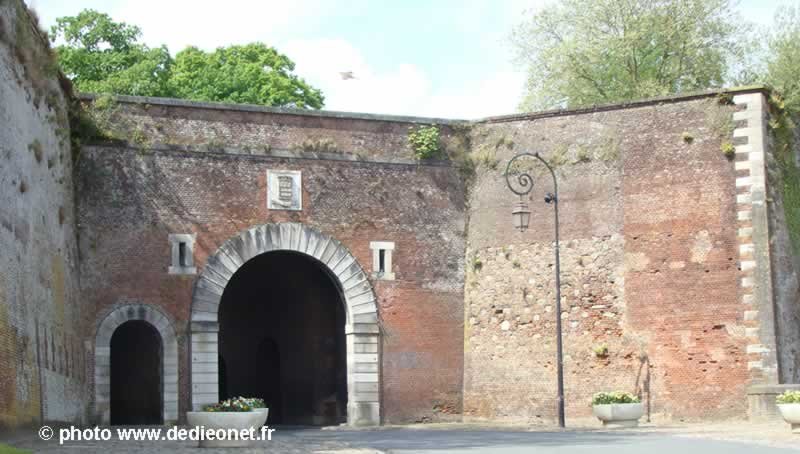 Porte de Boulogne (Montreuil-sur-Mer) by dédiéOnet