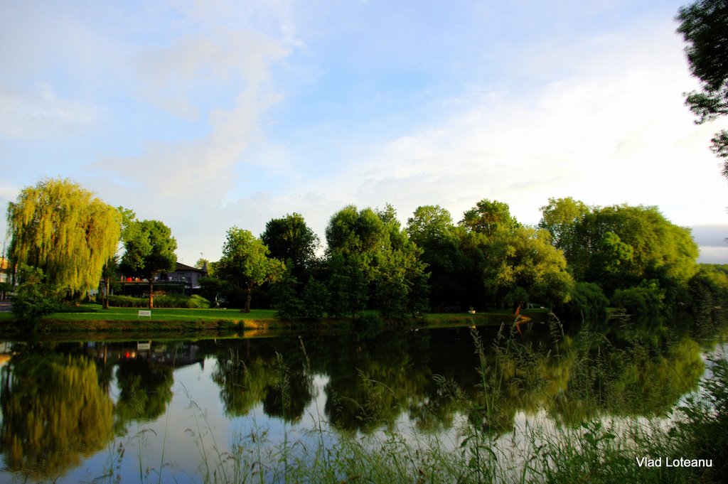 Bourg Charente by Vlad Loteanu