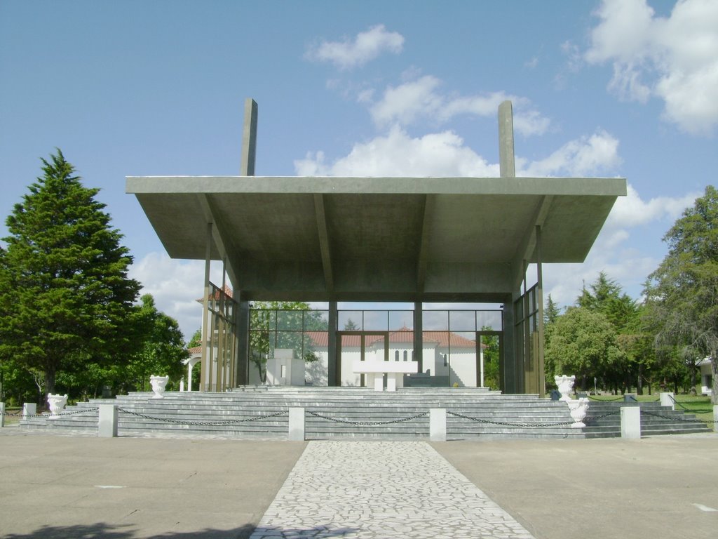 VALE DA PORCA - Vale da Porca - ALTAR CAMPAL DO SANTUÁRIO DE STº AMBRÓSIO by LUÍS A. D. LIBERAL