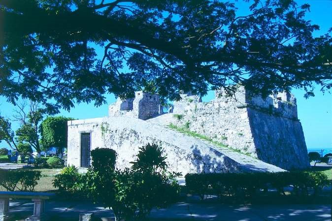 Baluarte de San Antonio by cienporcientocampech…