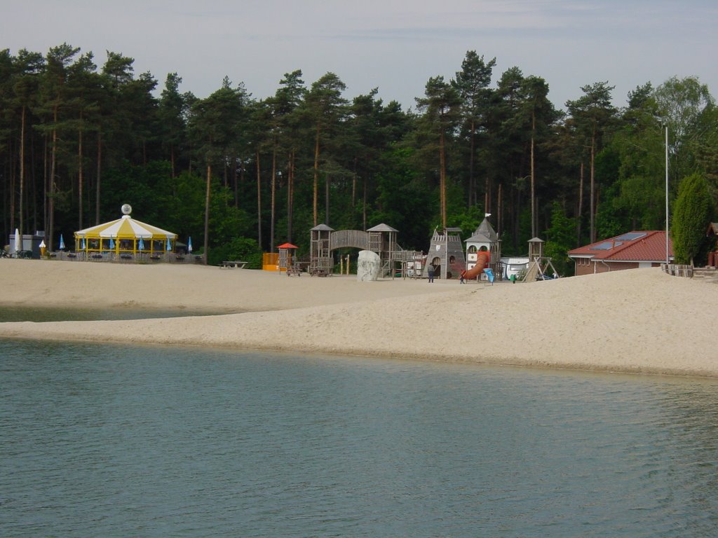 Spielplatz am See 2007 by Lutz Schaf