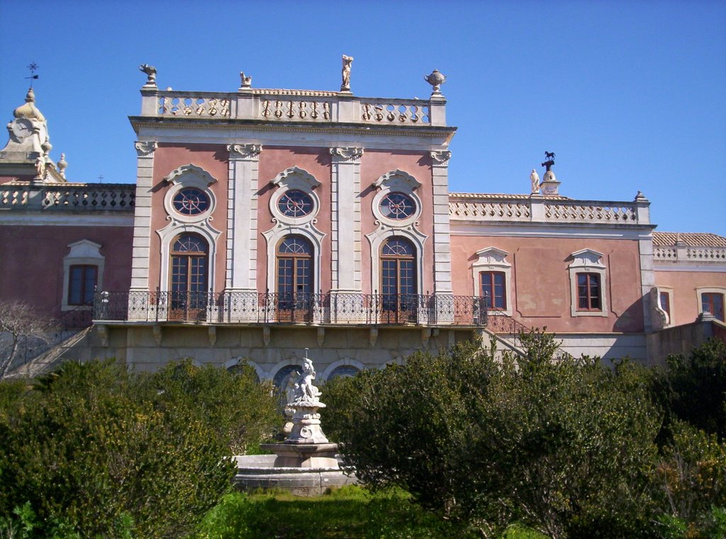 Palacio de Estoi by Mabel e Gabriel