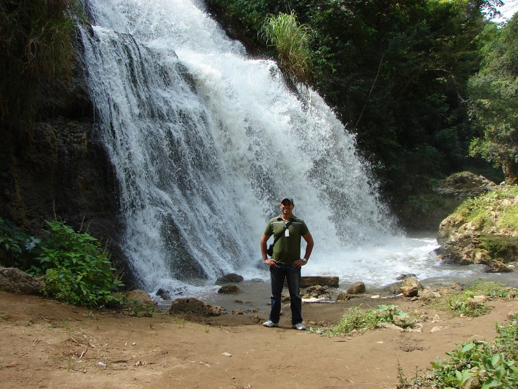 Cascada en Rio Tanamá de Arecibo by h2chu