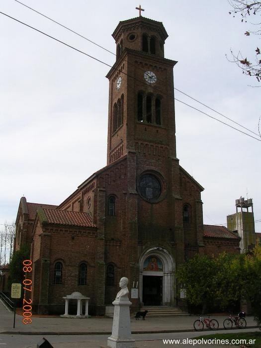 Marcos Paz - Iglesia San Marcos ( www.alepolvorines.com.ar ) by alepolvorines