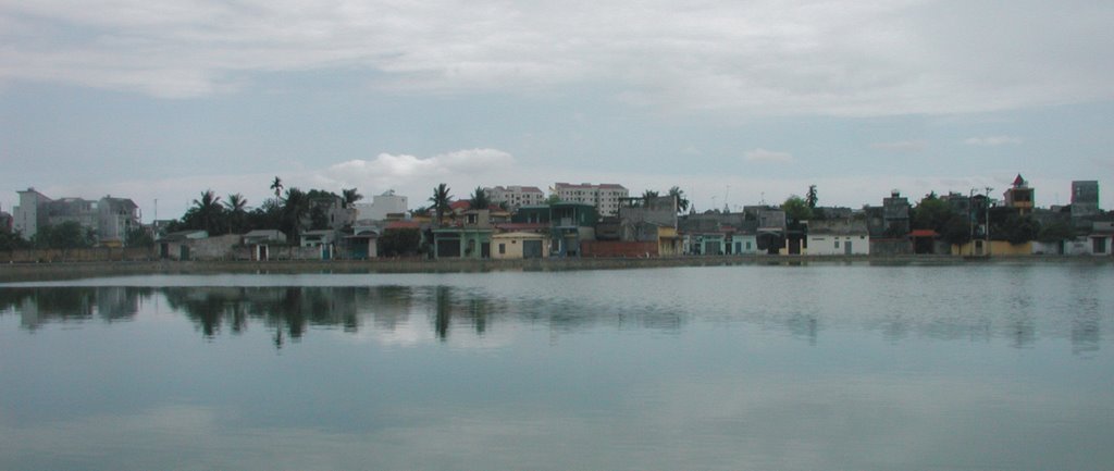 Soi bóng bên hồ Thiên Nga by Duc Ta Minh