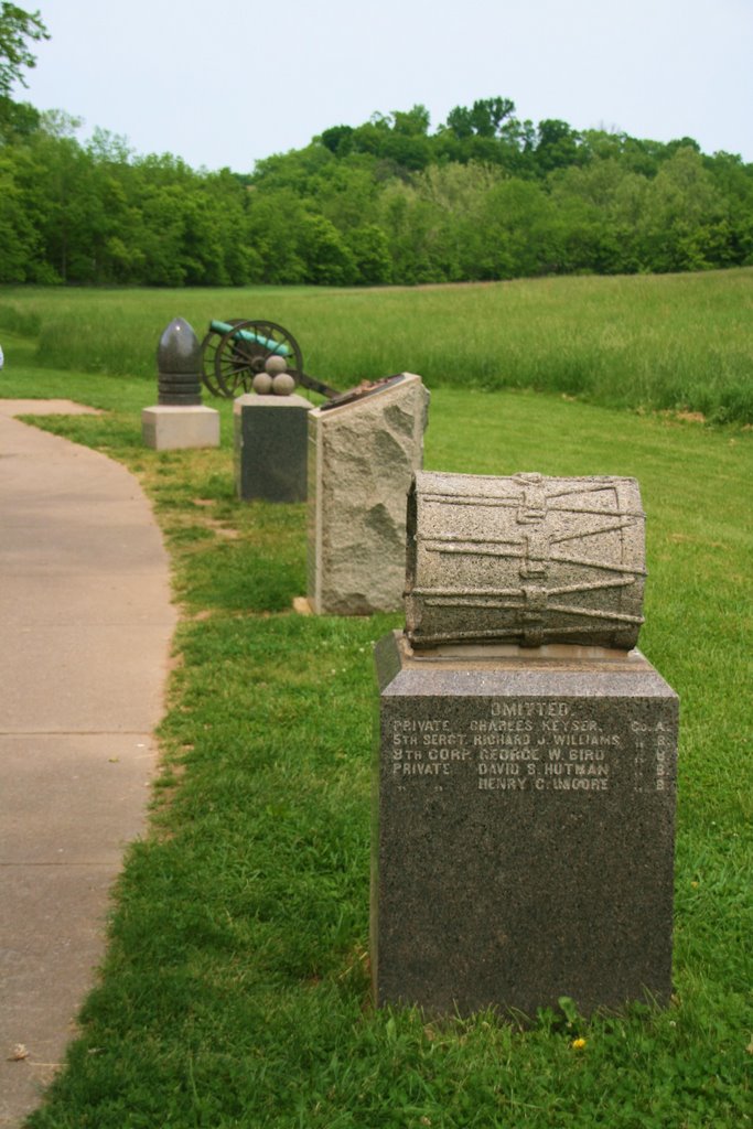 Monuments by Burnside Bridge by t2000111