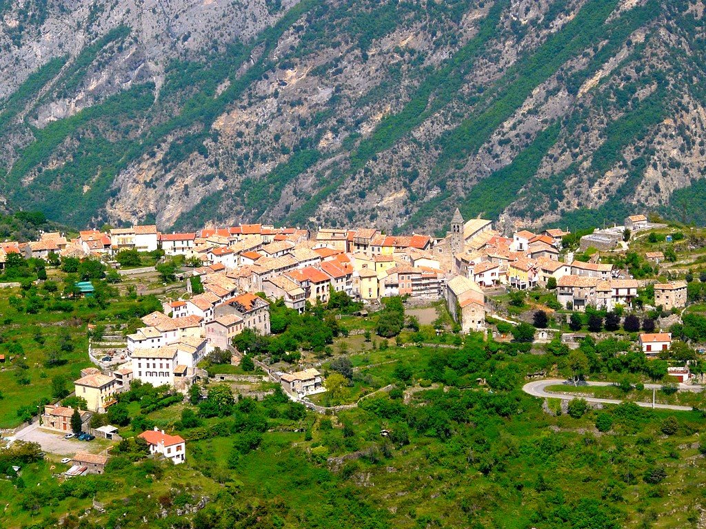 France, le village perché d'Utelle à 800 métres by Roger-11