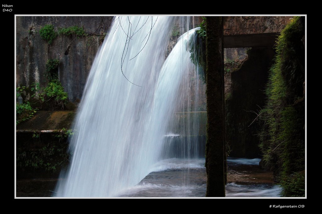 Nascente do Rio Almonda by Rafgenstein