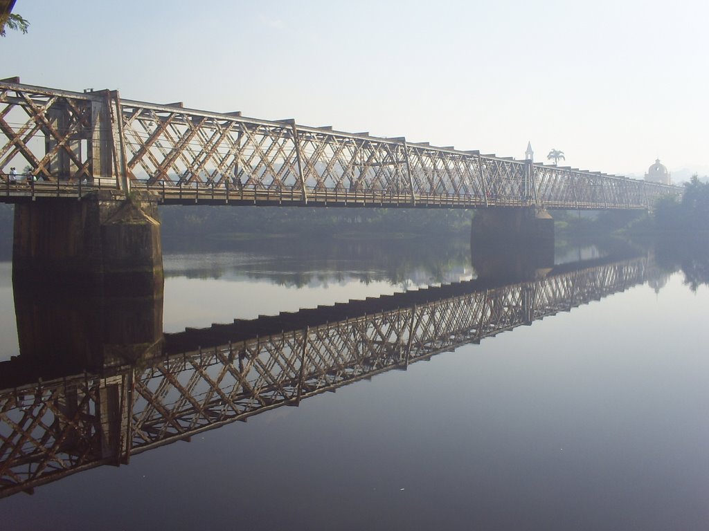 Ponte D. Pedro II, vista de São Felix by Lucas Miranda