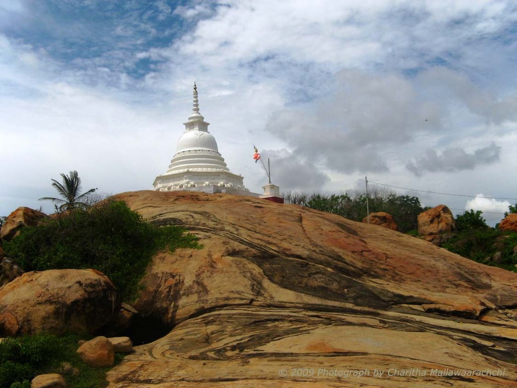 Temple - Kirinda by Charith Mallawaarach…