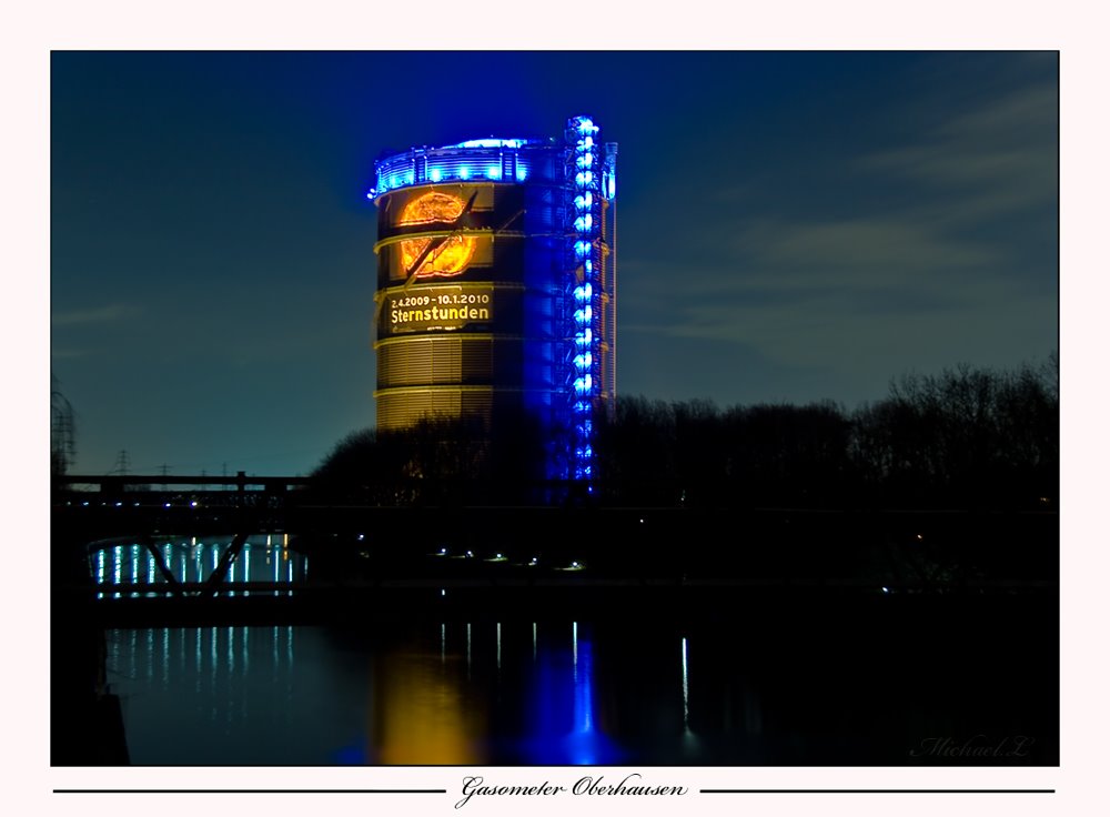 Gasometer bei Nacht by Fotostudio Michael L…