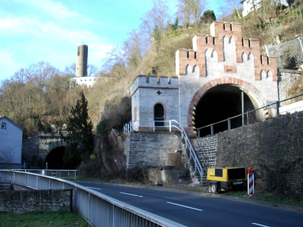 Wasser- und Bahntunnel by Friedhelm Rinn