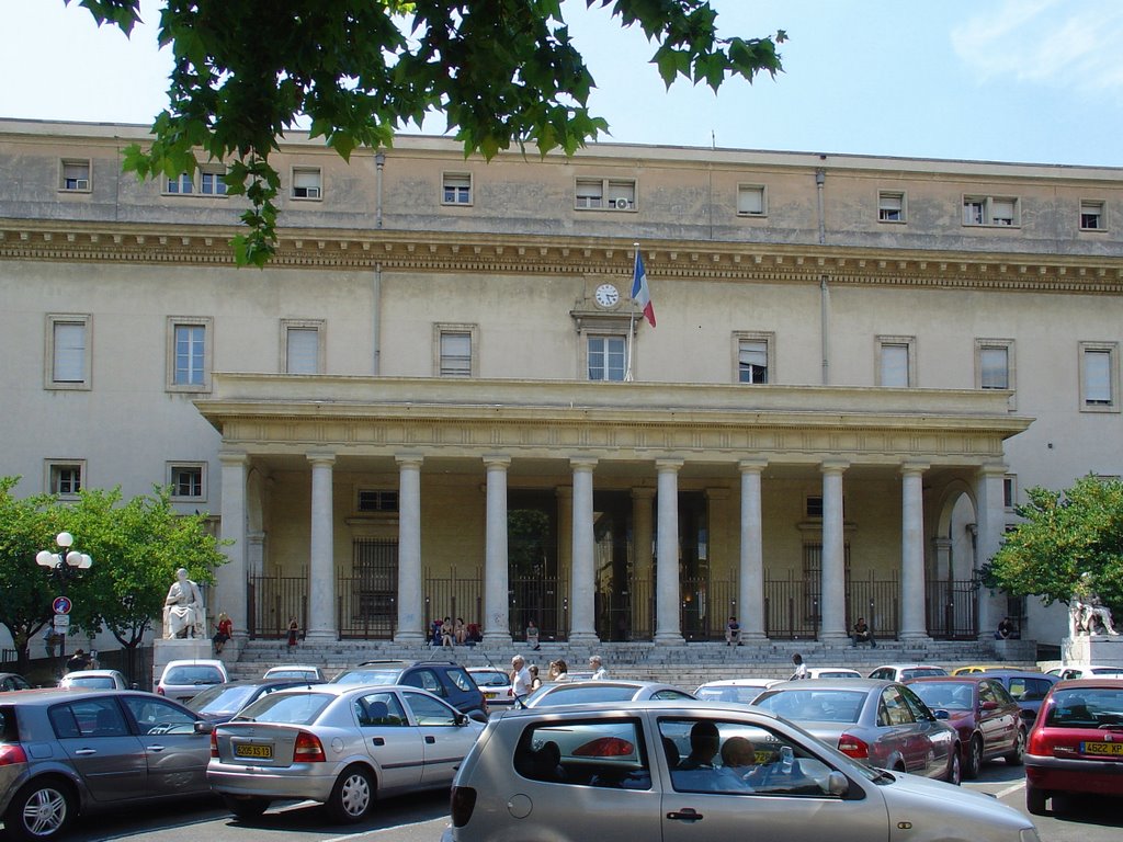 Frankreich_Provence-Alpes-Côte d'Azur_Aix-en-Provence_Place de Verdun & Palais de Justice by Elmokula