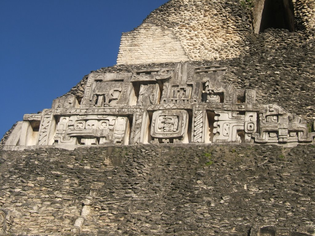 Stckfries in Xunantunich by Satan der Weisse