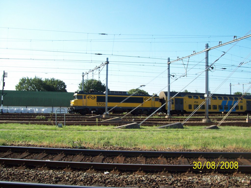 327 30-08-08 SSN Haarlem 100 Express 15 Haarlem Een binnenkomende trein met de 1705 by paklos