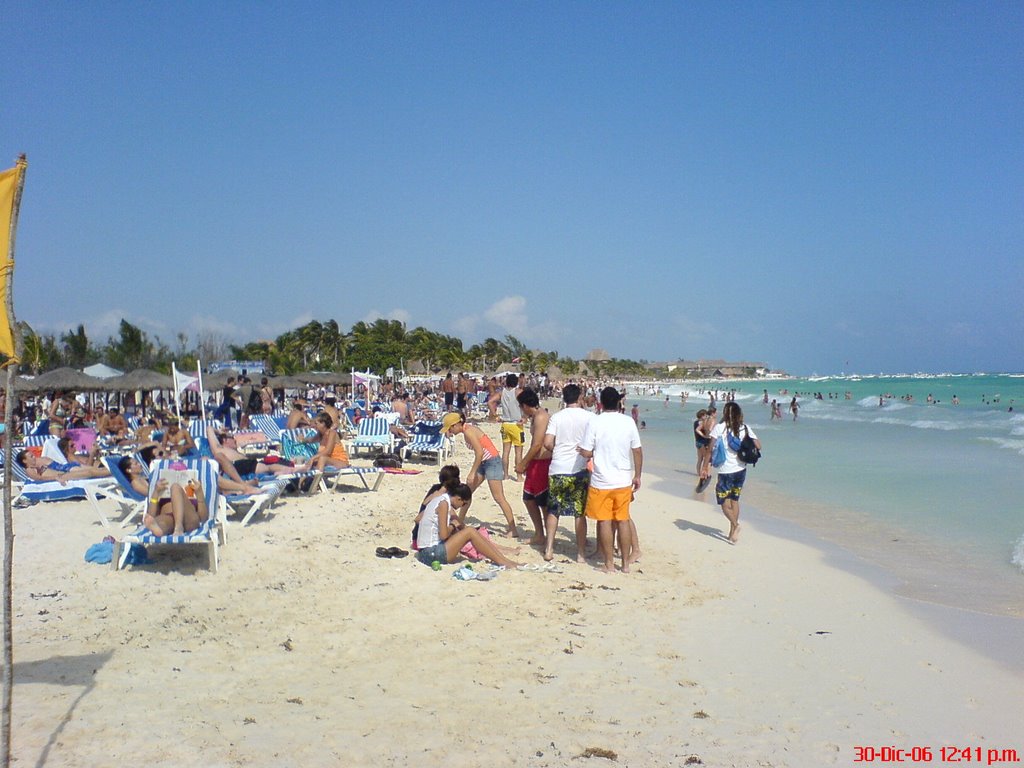 Playa mamitas by leonel treviño