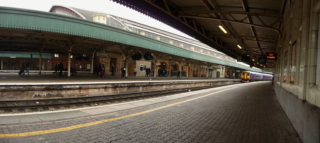 Bristol : Bristol Temple Meads Railway Station by A Photographer