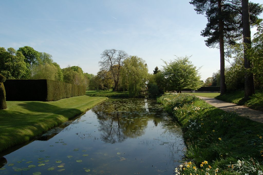 Gardens at hever castle by camberwelle