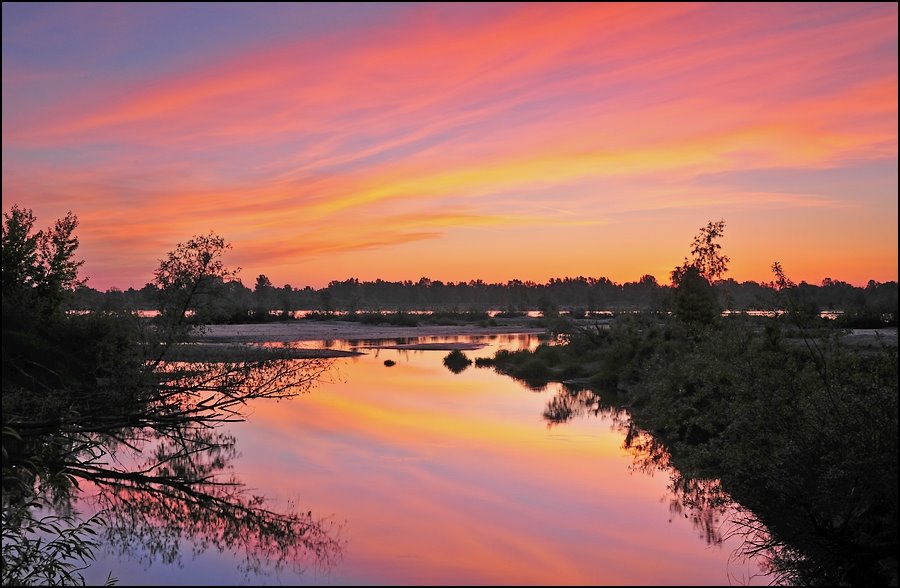 Wschód - Sunrise, Wisła - Vistula river, near Warsaw, Poland by Arnika1