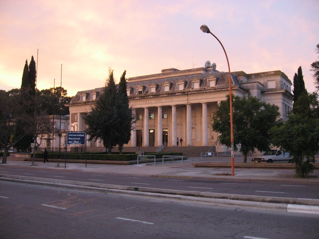 Atardecer de Otoño en UNS by franr9