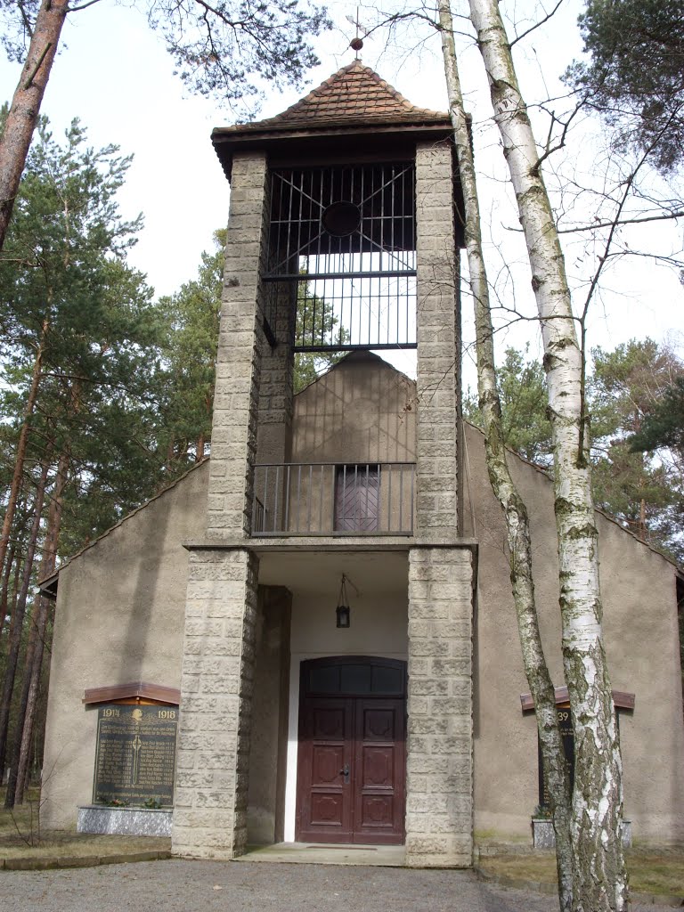 Kapelle in Hermsdorf/Kapałka w Hermanecach by Julian Nyča