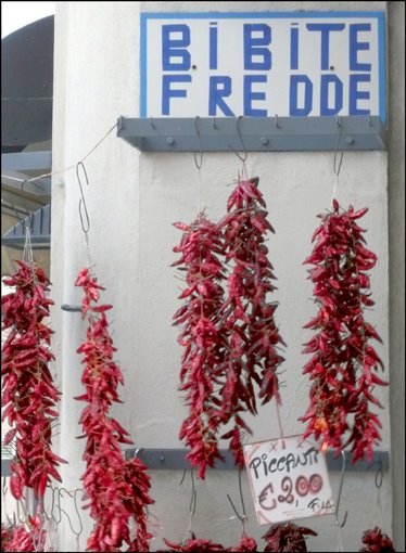 Tropea, VV, Calabria : Bibite Fredde by Pom-Panoramio? YES !