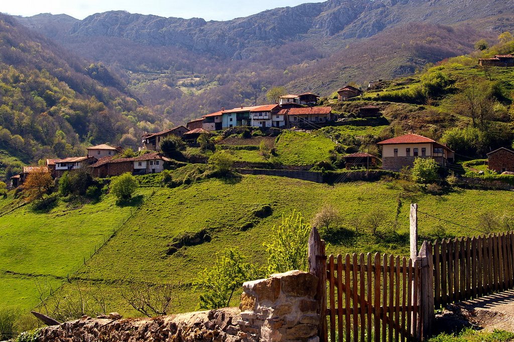 Bandujo, (Banduxu), Proaza, Asturias by Antonio Alba