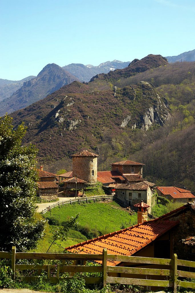 Bandujo, (Banduxo), Proaza, Asturias by Antonio Alba