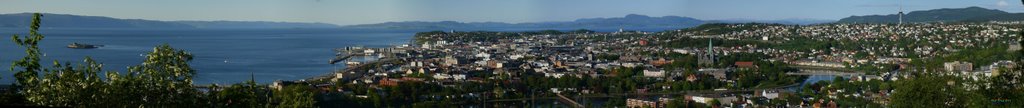 Trondheim Panorama (11660 * 1228 pixel) by Rainer Eichhorn (squirrel4711)