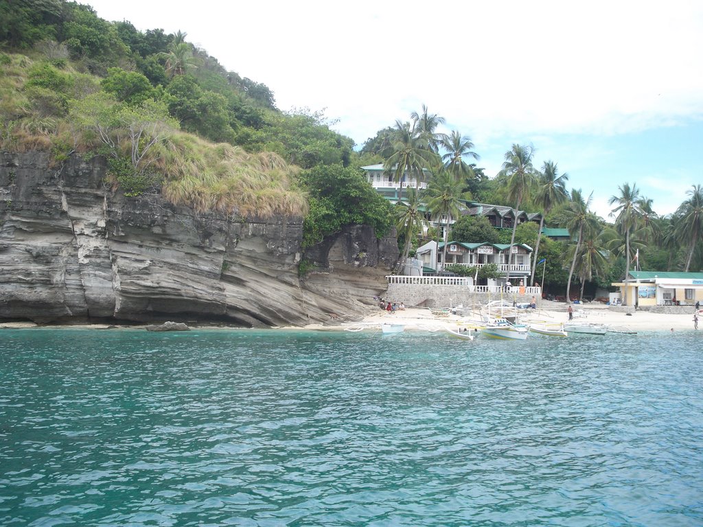 Situated beside this exposed lithostrata is Liberty Lodge & resto at the beachfront on the Island of Apo in Dauin, Oriental Negros, SE by kang © francis b i ♣