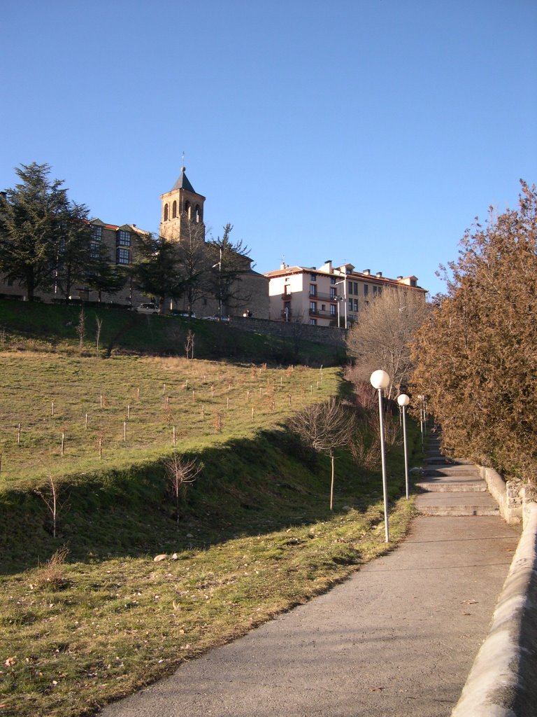 Jaca: Pyrenees Gate by israzar