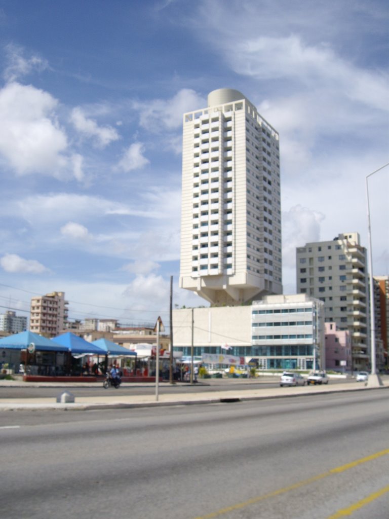 Nuevo Edificio by CabreraLlapur