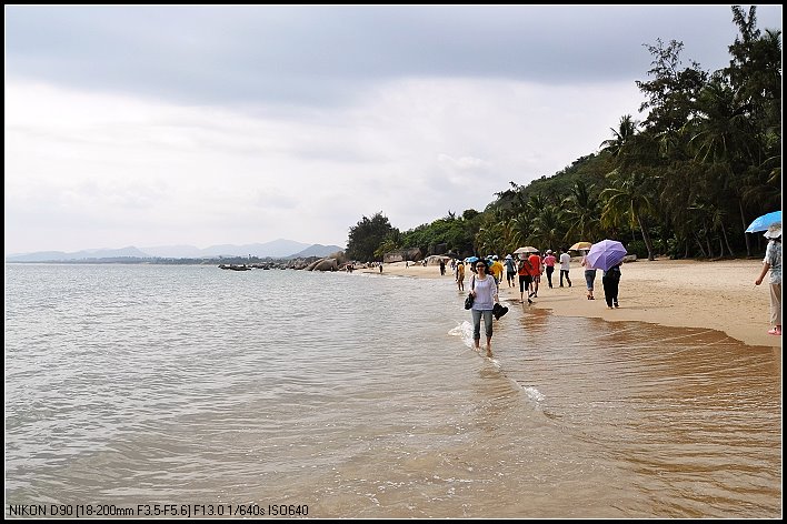 Beach of 天涯海角, San Ya, Hainan by Slong Ooi