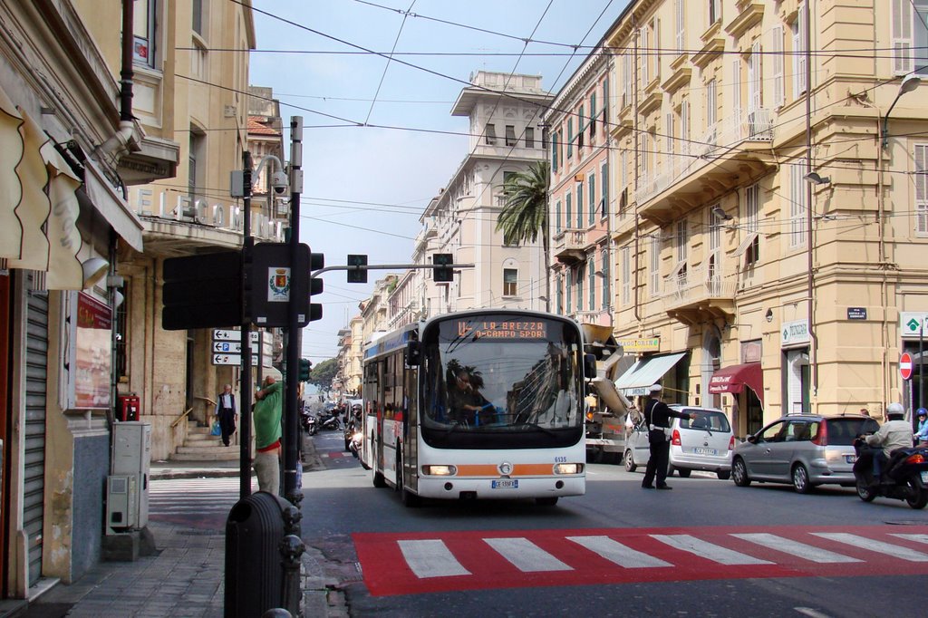 Straßenszene in San Remo by foerslot