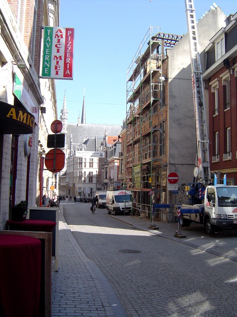 Naamsestraat zicht richting Grote Markt by Johan Byloos