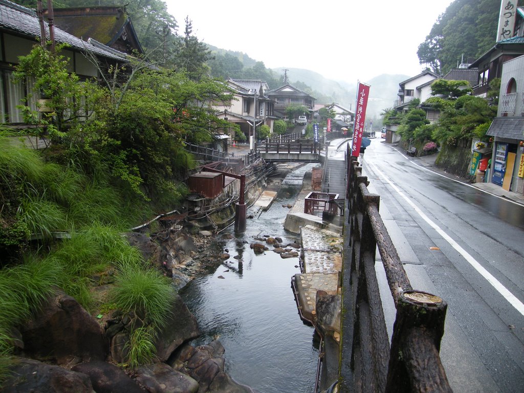 湯の峰温泉旅館街 by F.Y.