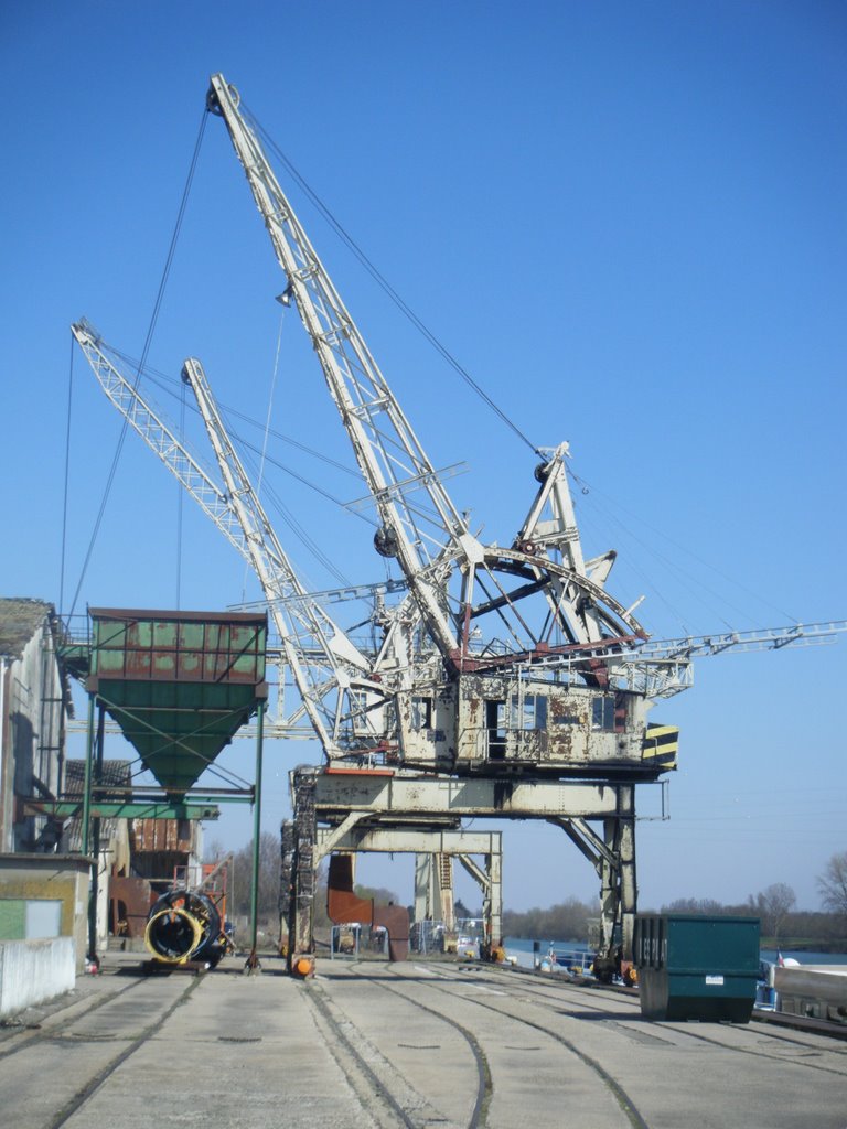 Port de Commerce de Chalon sur Saône by Jean-Charles Wojas