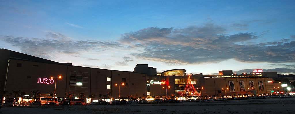 Queensbay Mall, Penang by Les Chang