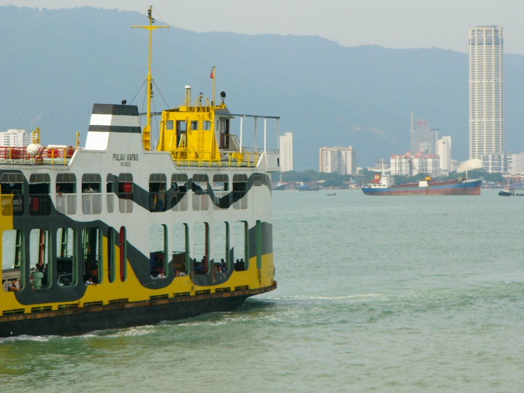 Ferry to Penang 往檳城的渡輪 2005-12-20 by C.Y. Hsieh (Taiwan)