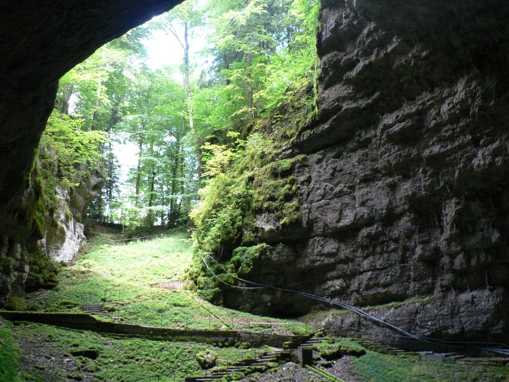 Ice cave/Grotte de la glaciere / ледяная пещера by Solomatin Maxim